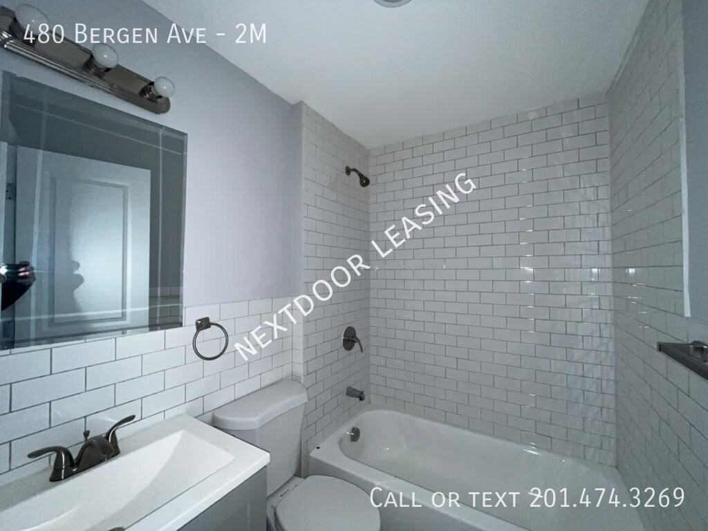 480 Bergen Ave #2M - Photo 6 of 13