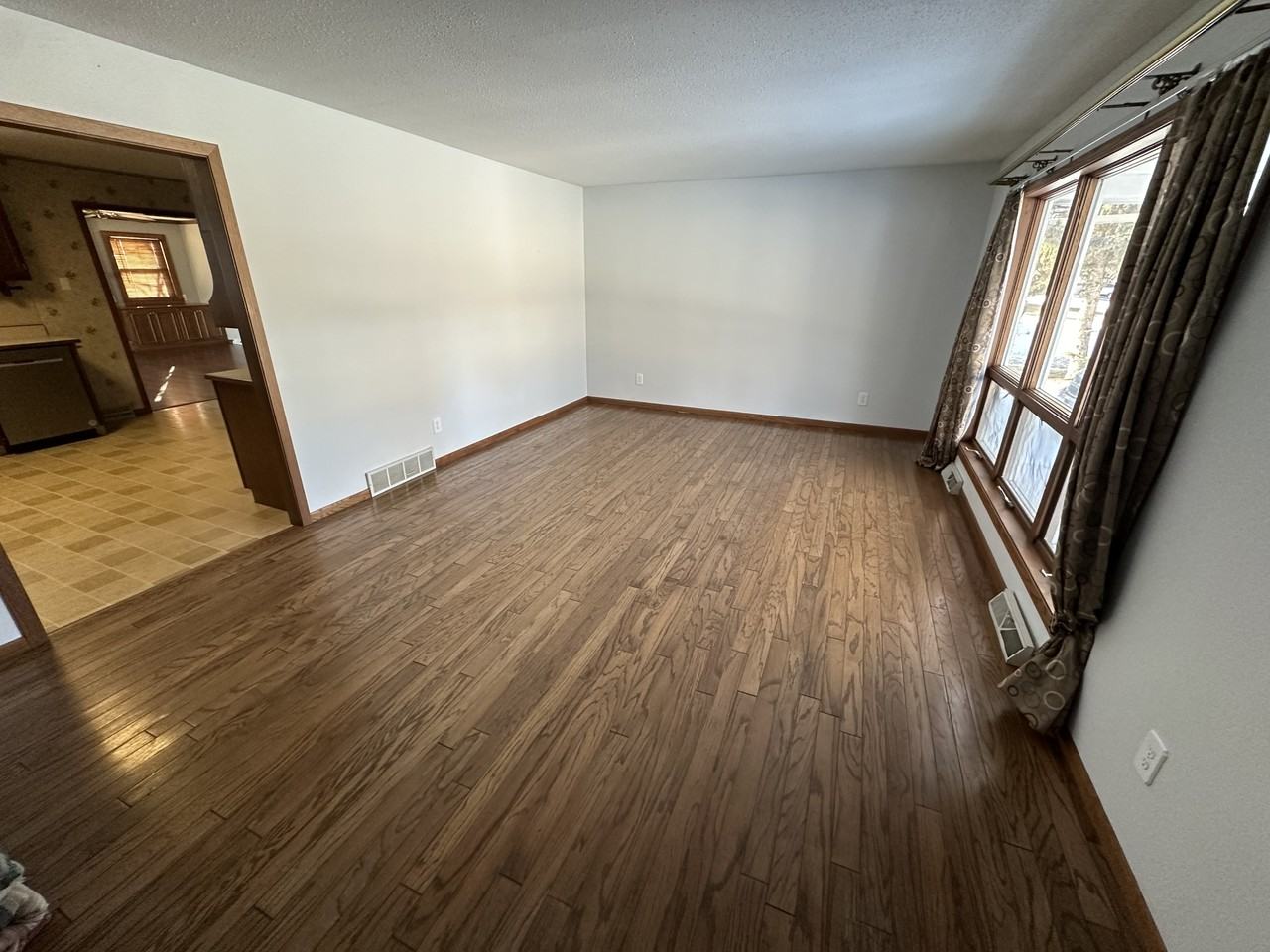 410 21st Ave Ne #1 - Photo 6 of 28