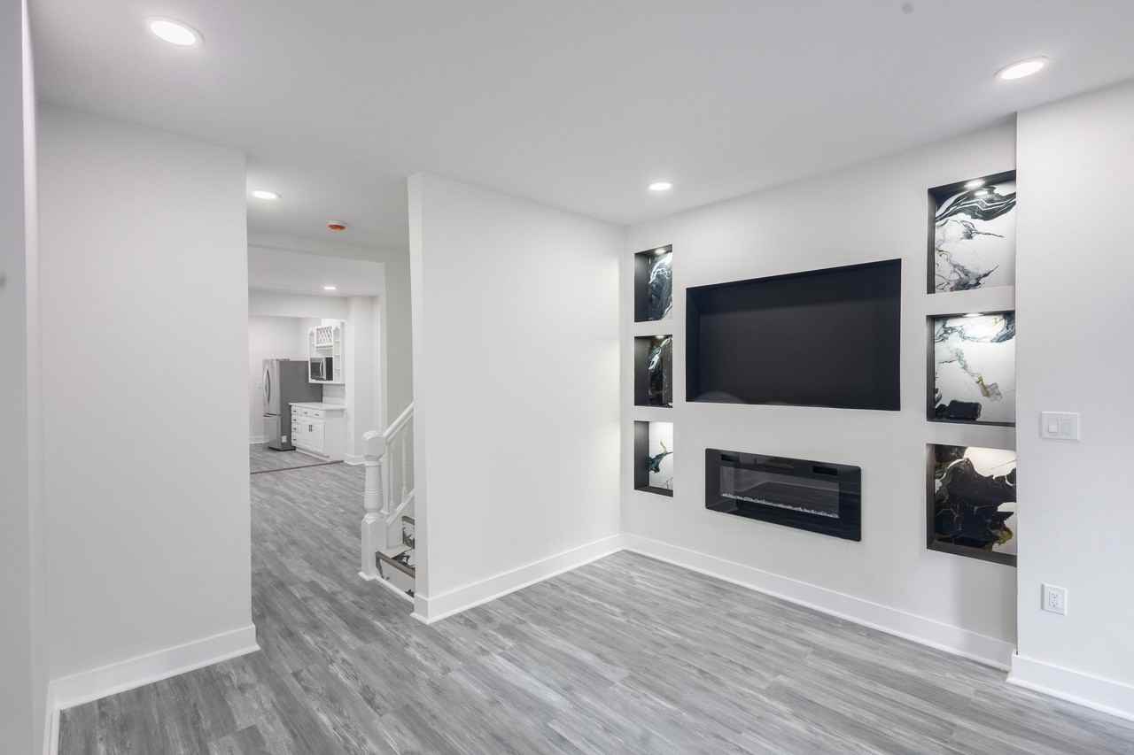 2115 N Longwood St - Photo 3 of 22