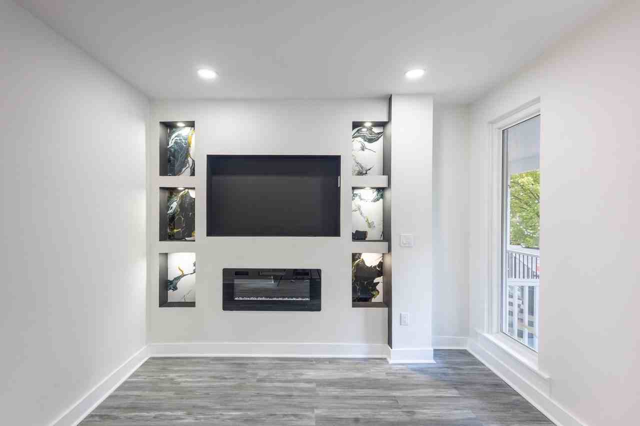 2115 N Longwood St - Photo 5 of 22