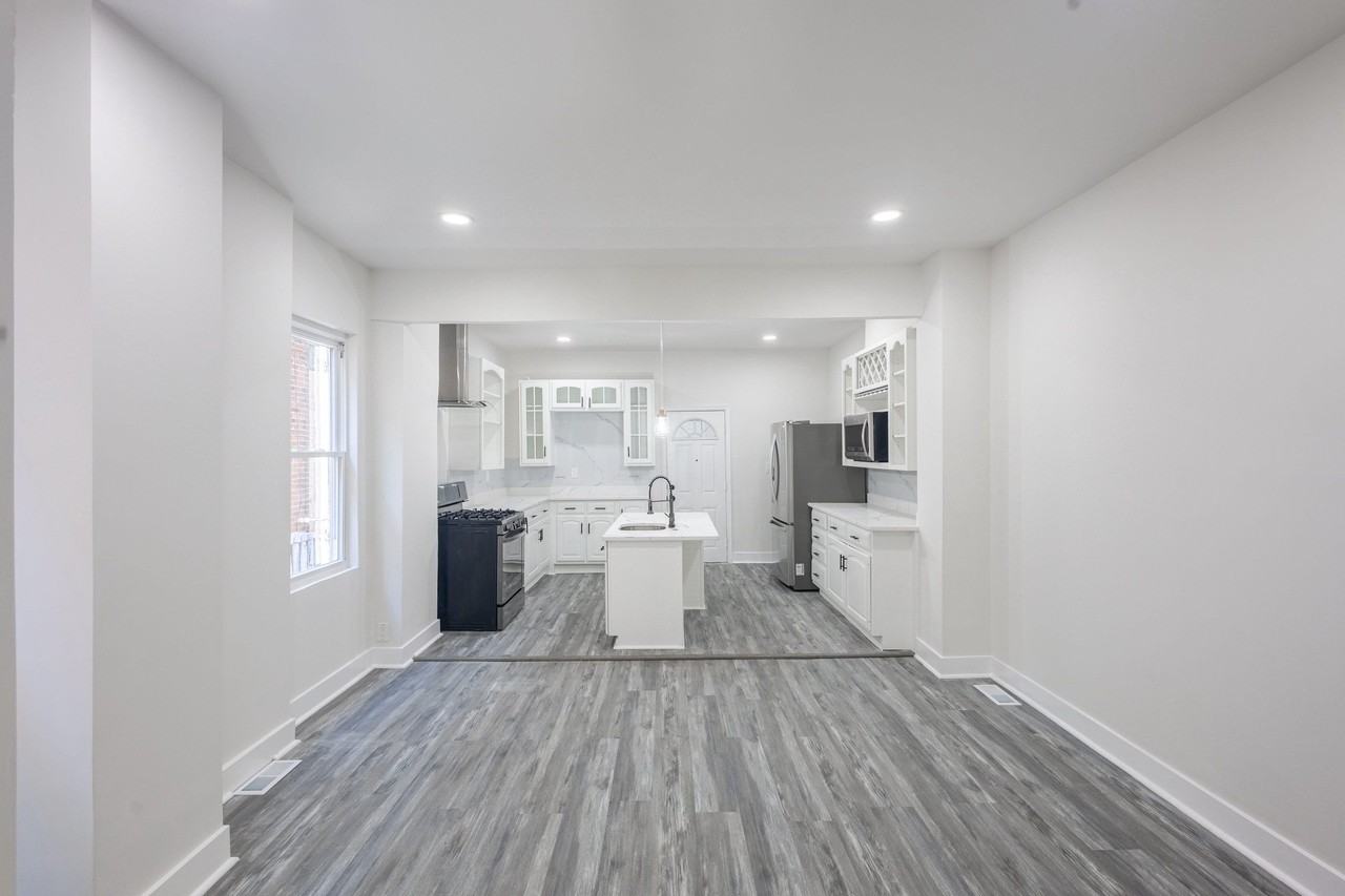2115 N Longwood St - Photo 6 of 22