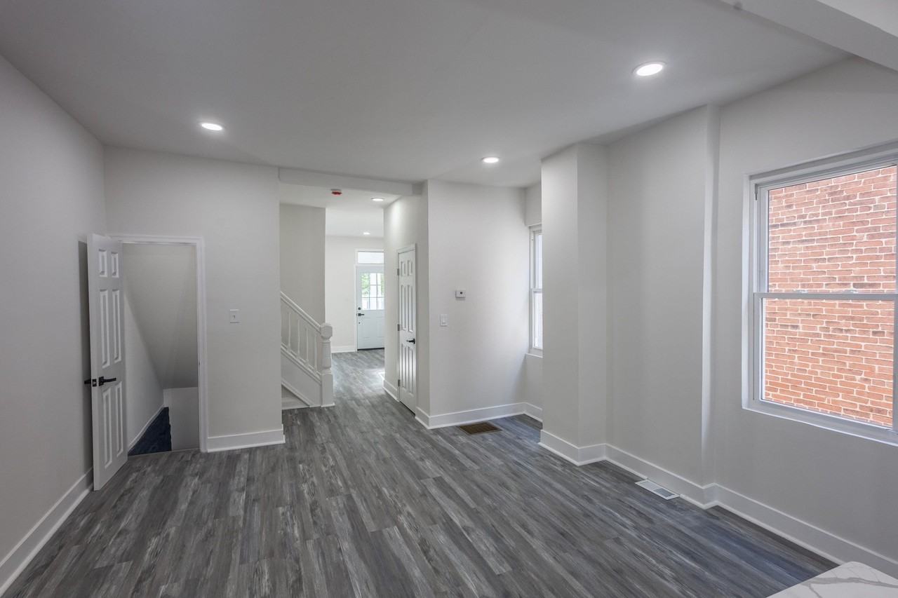 2115 N Longwood St - Photo 7 of 22