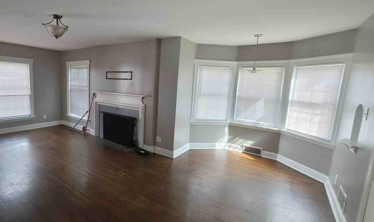 111 W Sherwood Ter - Photo 4 of 17
