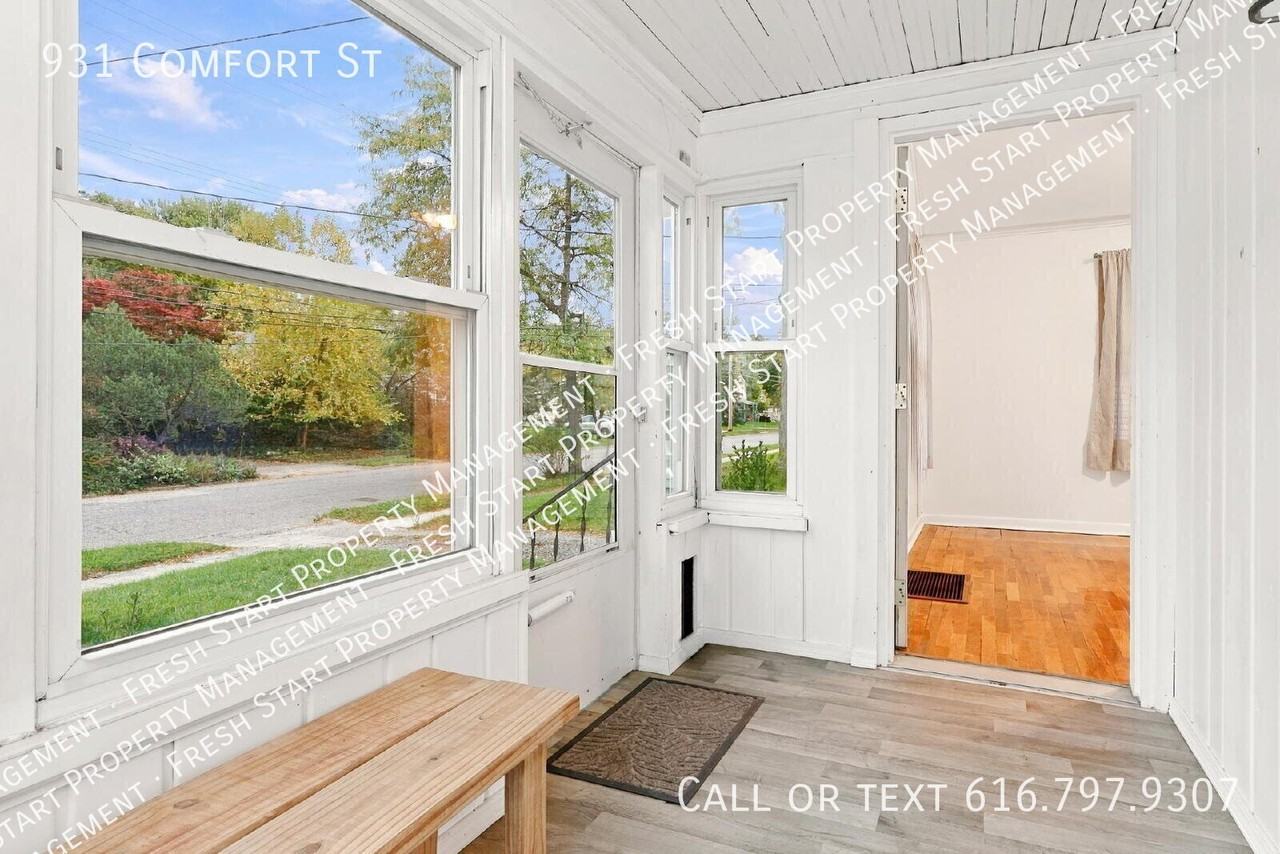 931 Comfort St - Photo 3 of 20