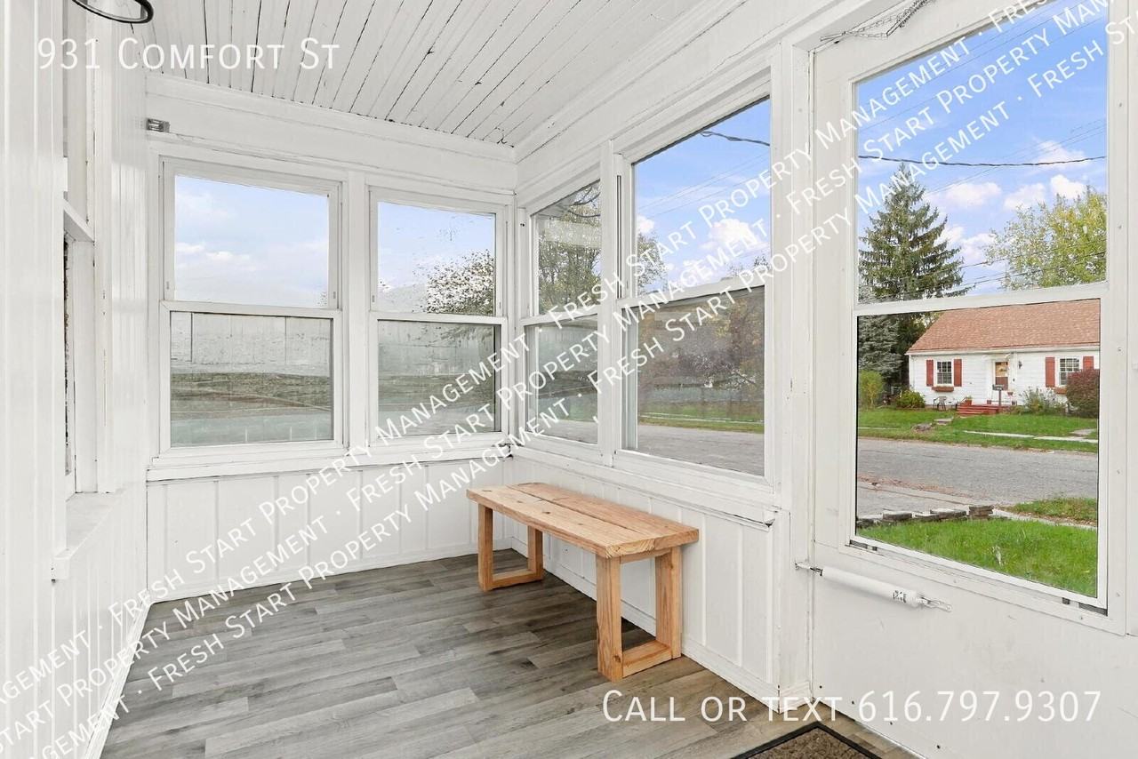 931 Comfort St - Photo 4 of 20