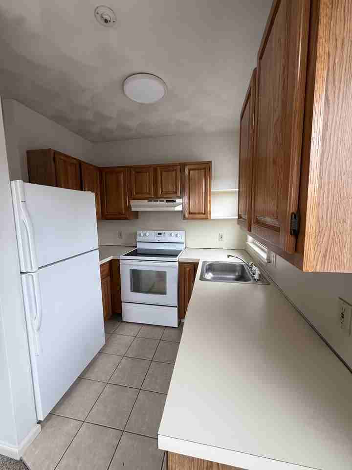 572 Main St #1 - Photo 3 of 8