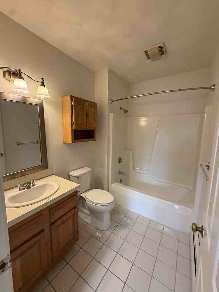 572 Main St #1 - Photo 5 of 8