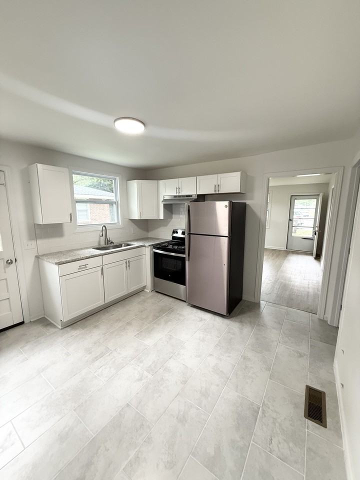 1321 Riverwood Dr #B - Photo 2 of 10