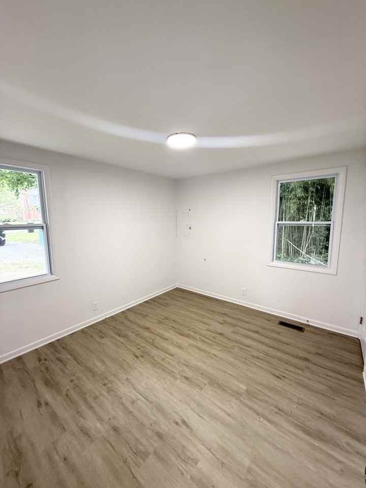 1321 Riverwood Dr #B - Photo 4 of 10
