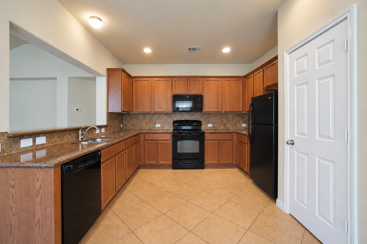 1810 Laminar Creek Rd - Photo 7 of 29