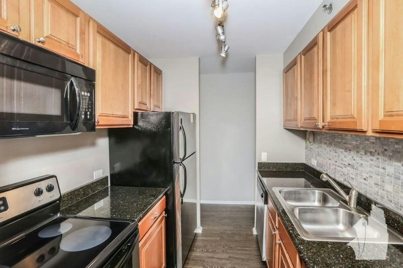 4334 North Hazel Street, Unit 401 - Photo 7 of 21