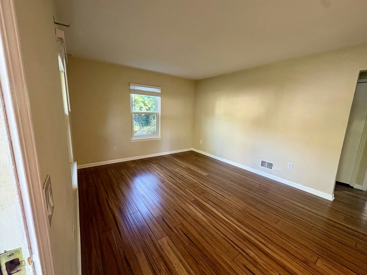 498 Saint Louis Street - Photo 3 of 15