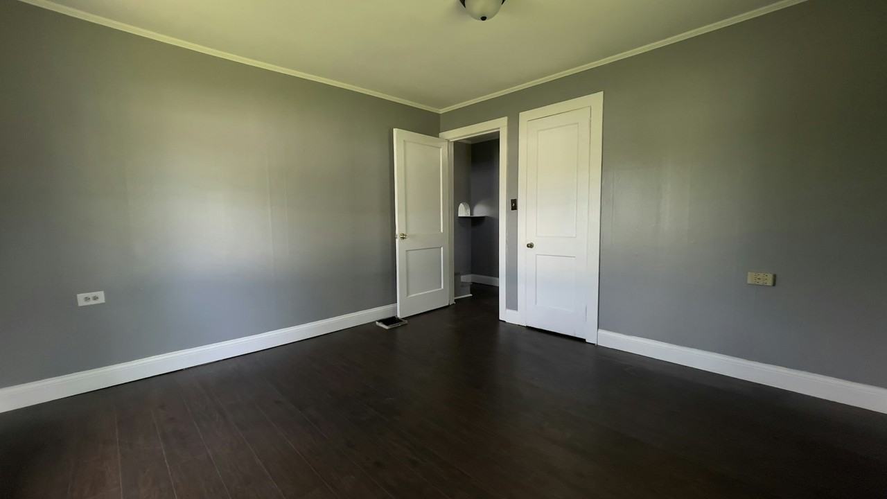 1101 Ward Place Drive - Photo 3 of 25