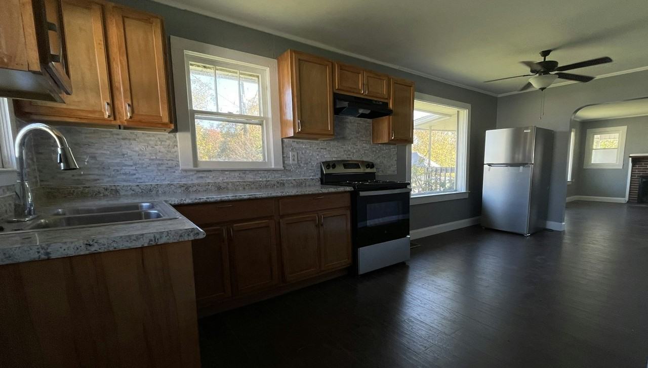 1101 Ward Place Drive - Photo 6 of 25