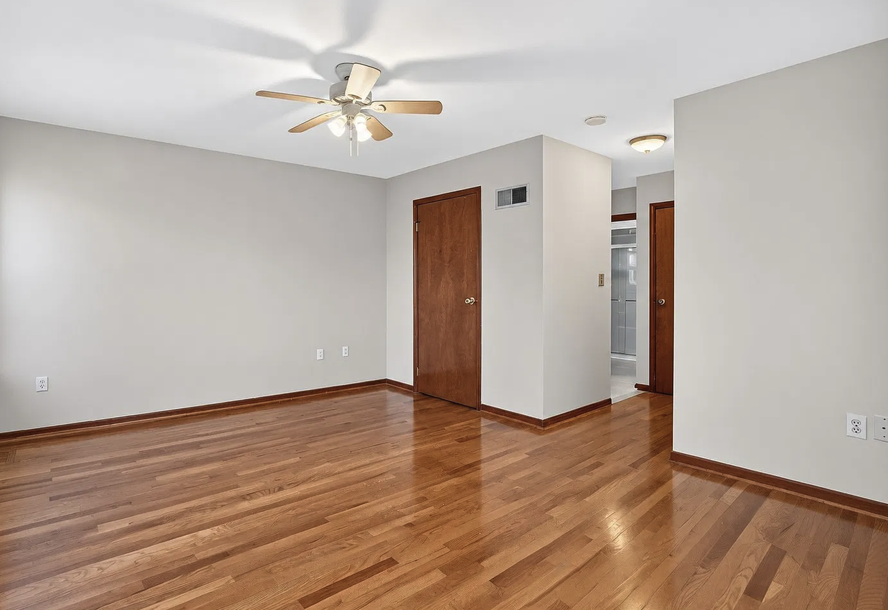 921 Jackson Ave, Unit 1 - Photo 4 of 11
