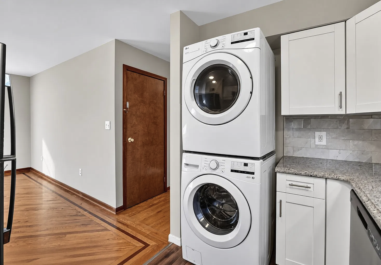 921 Jackson Ave, Unit 1 - Photo 7 of 11