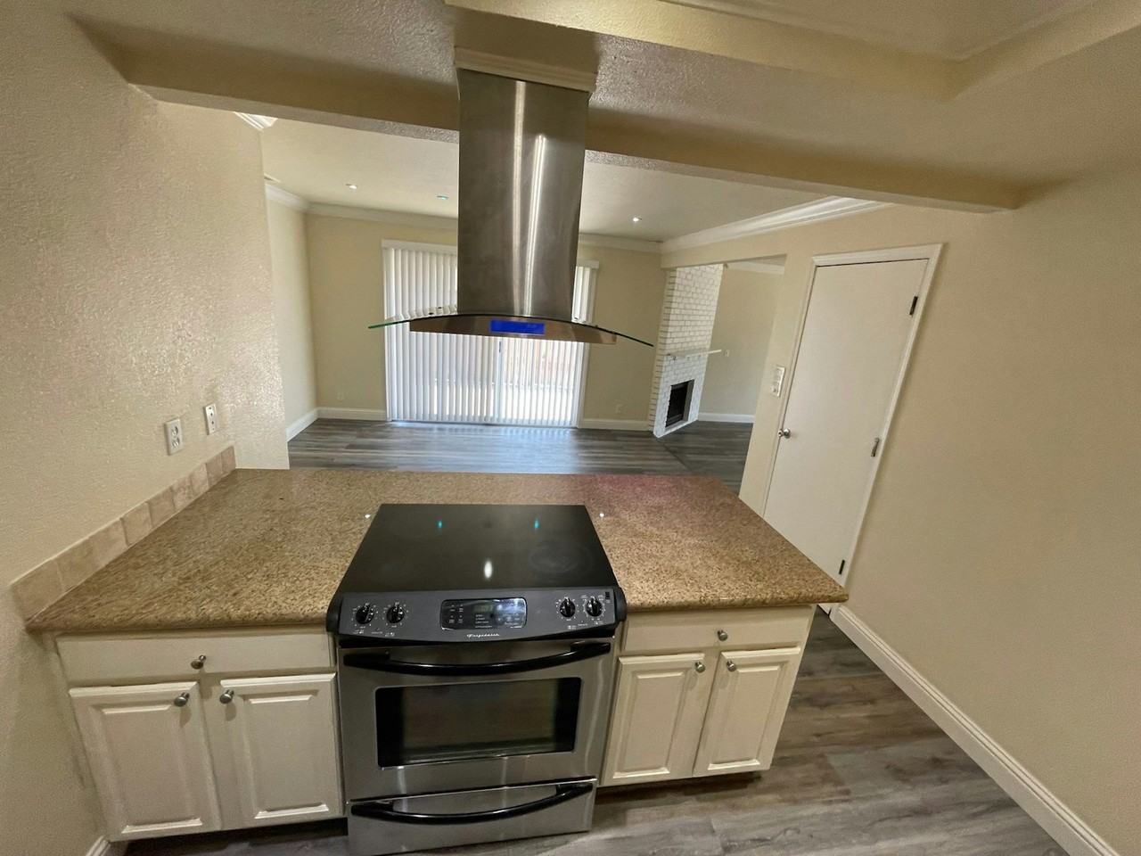 1638 Sierra Gardens Drive, Unit B-Right side - Photo 7 of 19