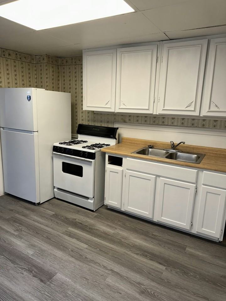 809 East 23rd Street - Photo 2 of 21