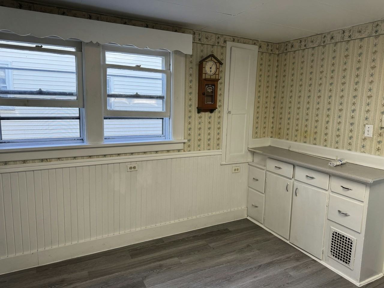 809 East 23rd Street - Photo 7 of 21