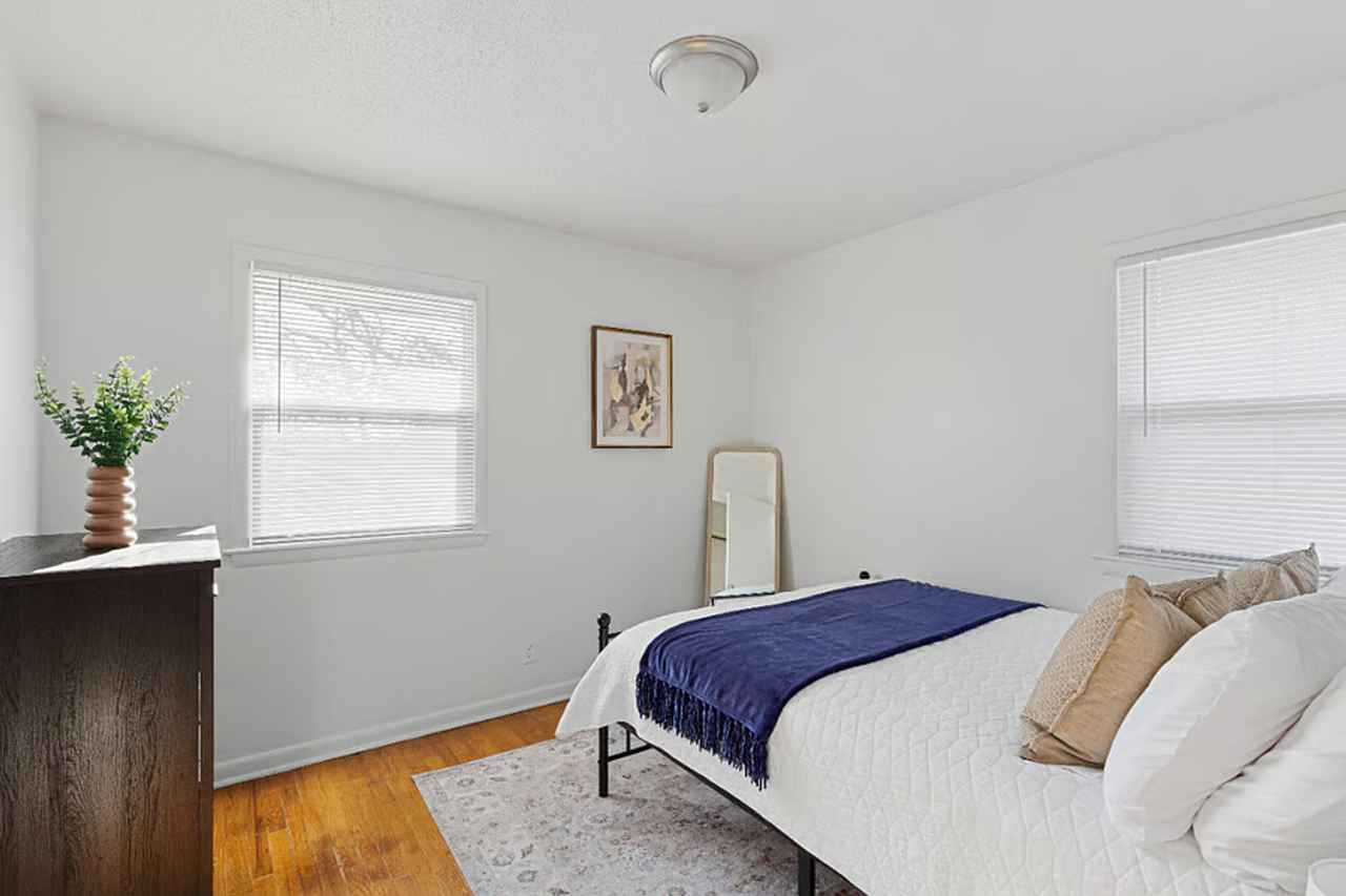 4821 Nicholas St - Photo 3 of 6