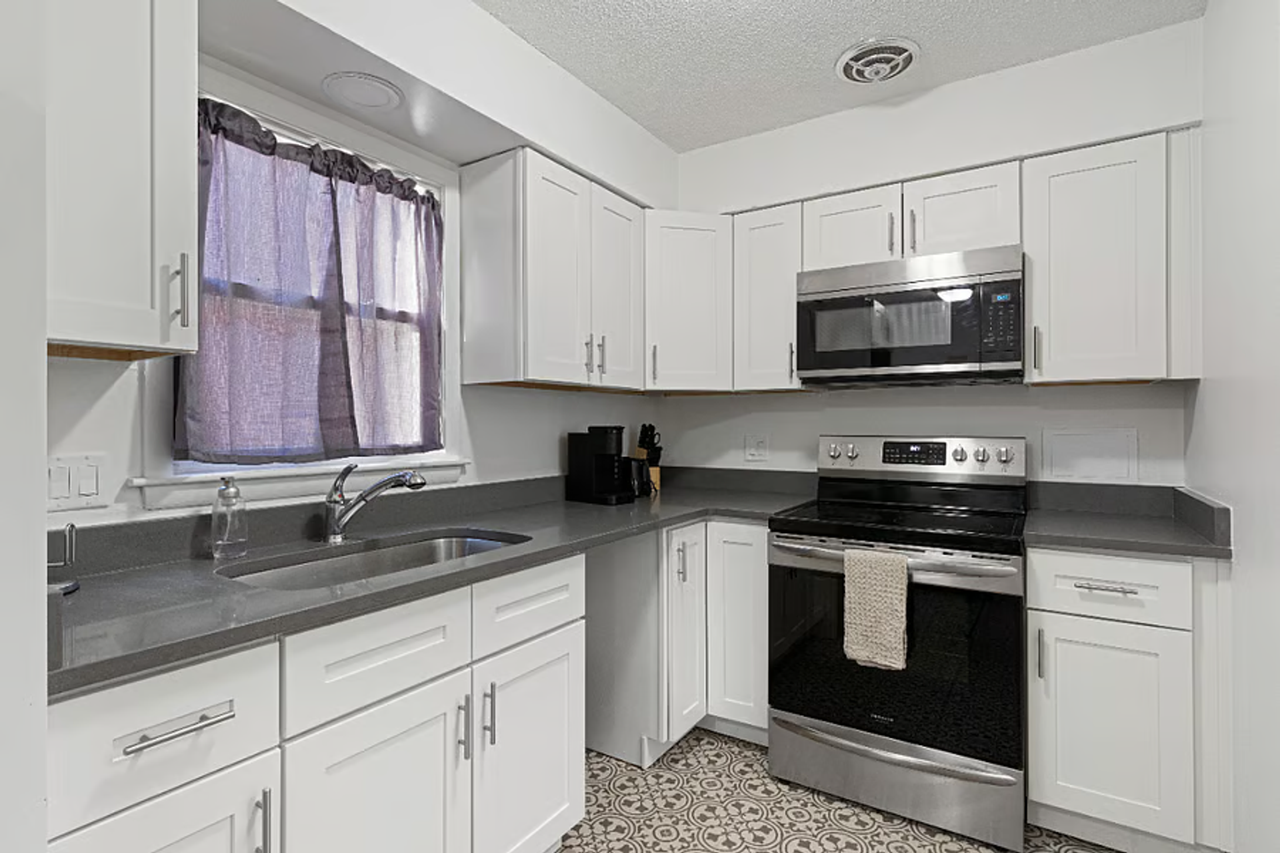 4821 Nicholas St - Photo 5 of 6