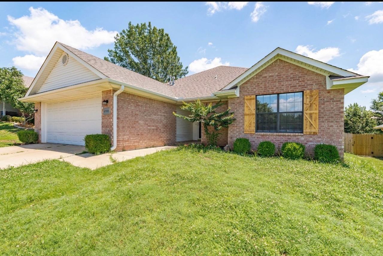 2708 Azure Hills Dr - Photo 2 of 28