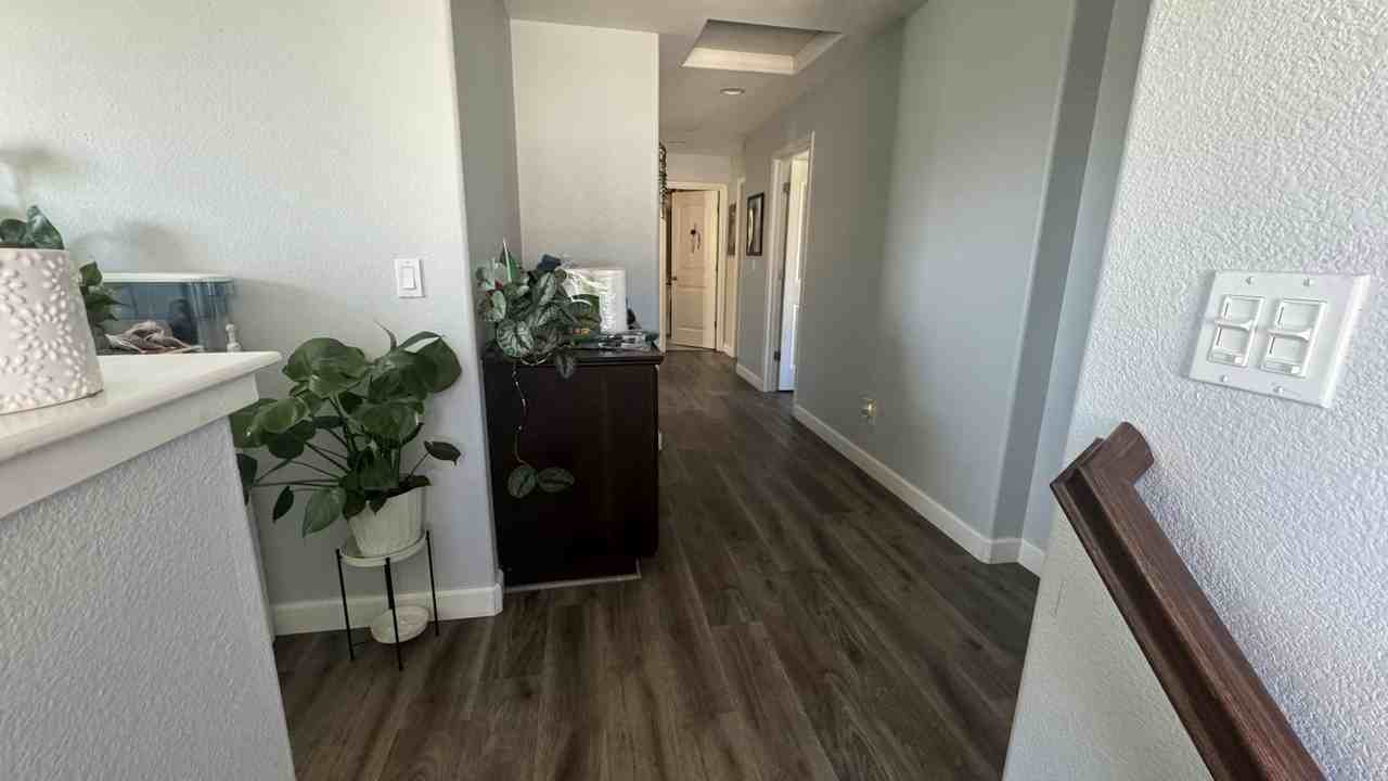 684 Embassy Cir - Photo 2 of 11
