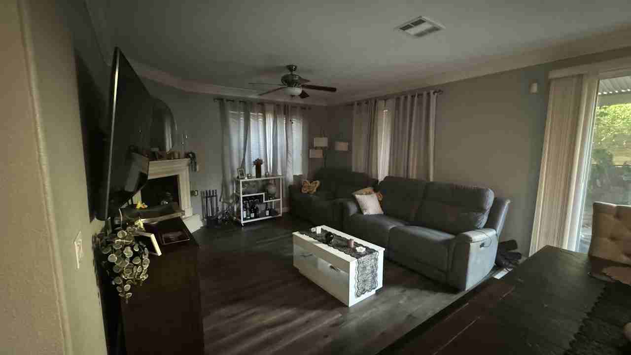 684 Embassy Cir - Photo 5 of 11