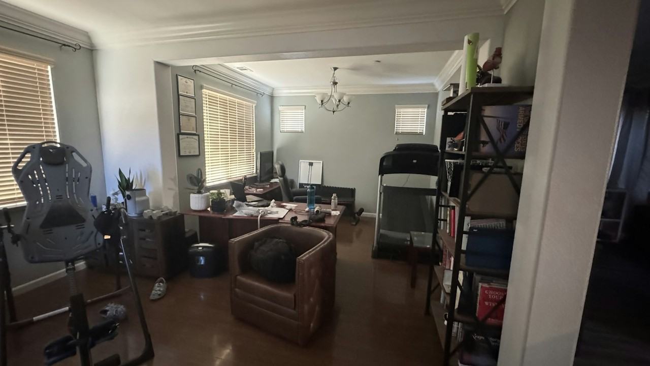 684 Embassy Cir - Photo 6 of 11