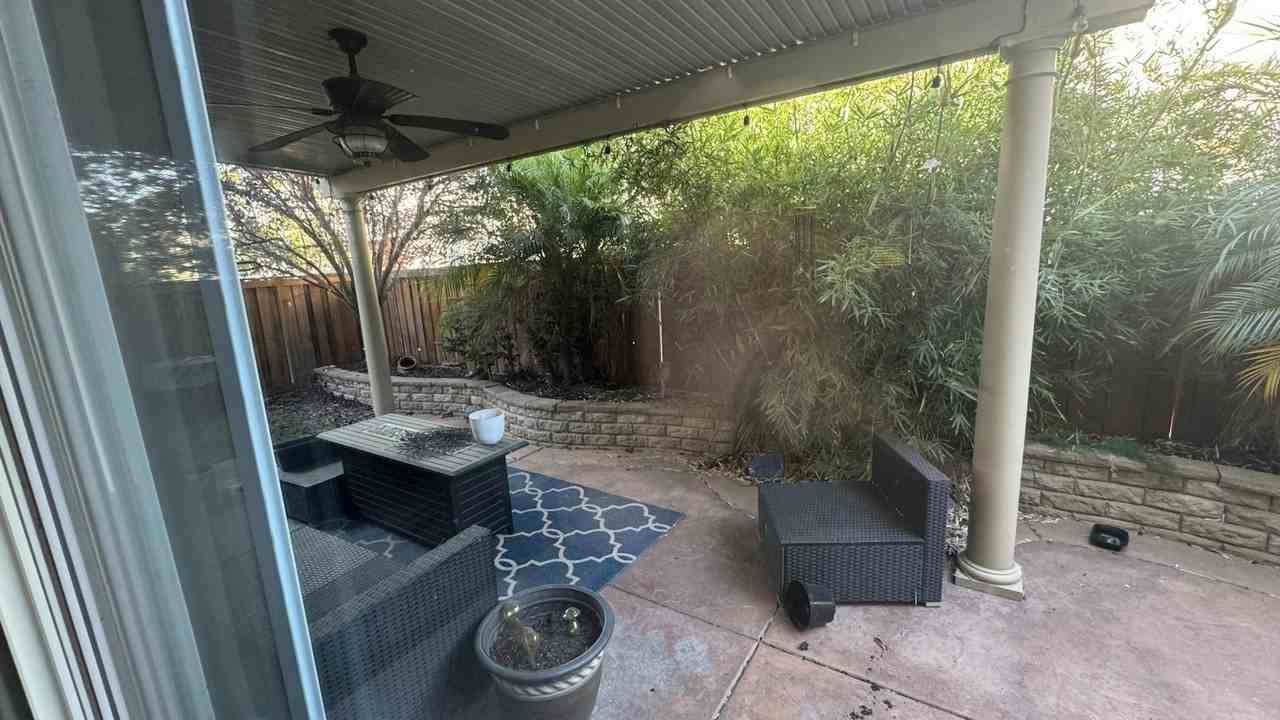 684 Embassy Cir - Photo 7 of 11
