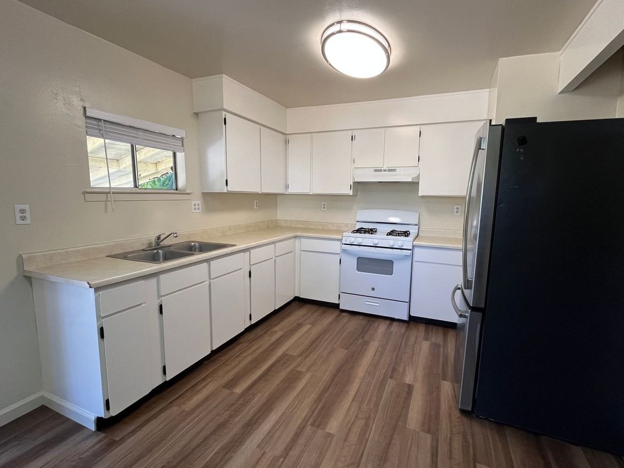 4328 Fort Peck St - Photo 3 of 13