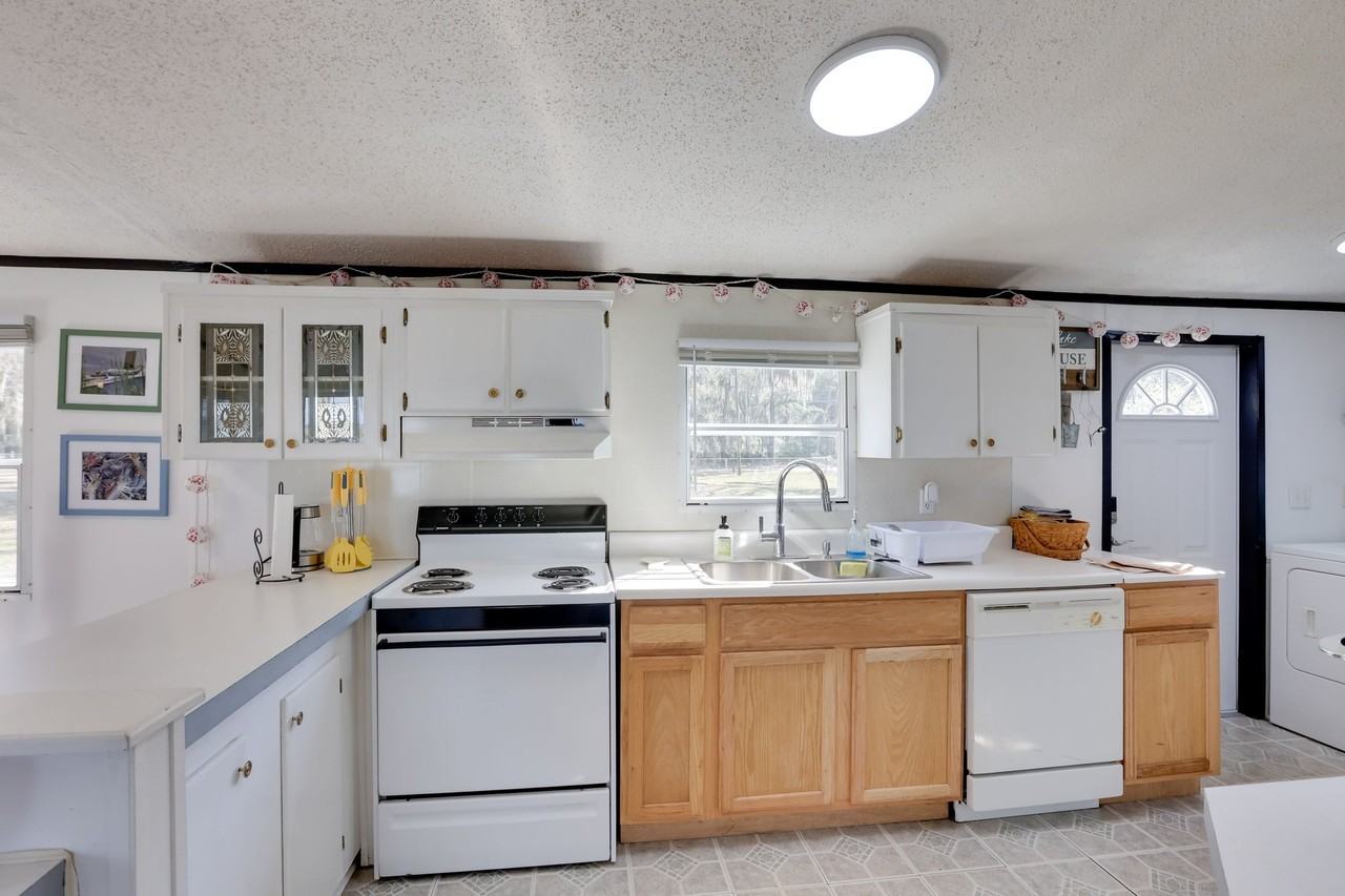 302 Lakeside Dr - Photo 5 of 20