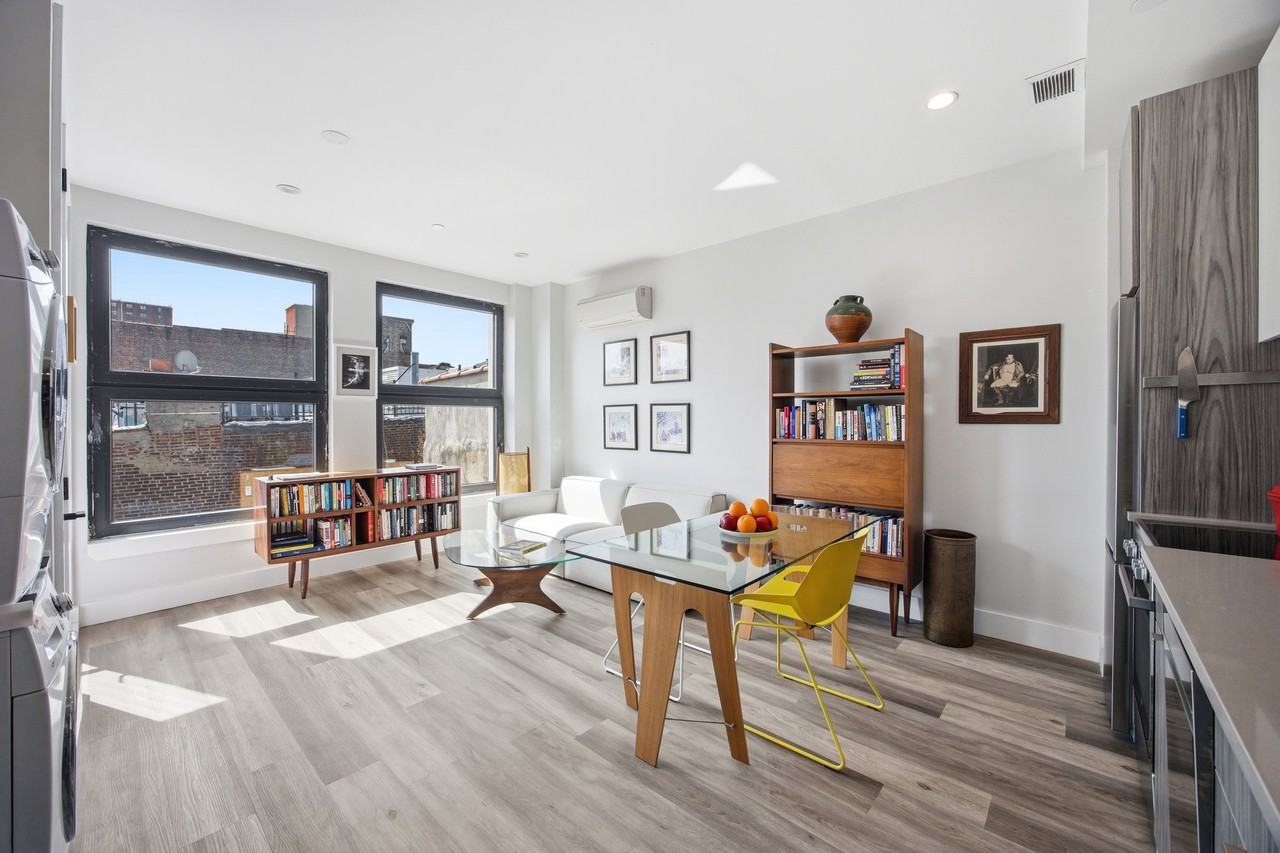 288 Willoughby Ave #5 - Photo 3 of 20