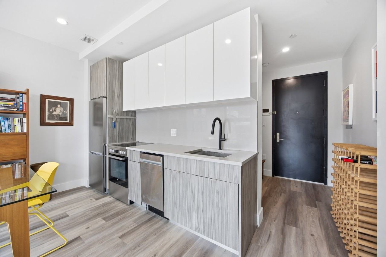 288 Willoughby Ave #5 - Photo 7 of 20