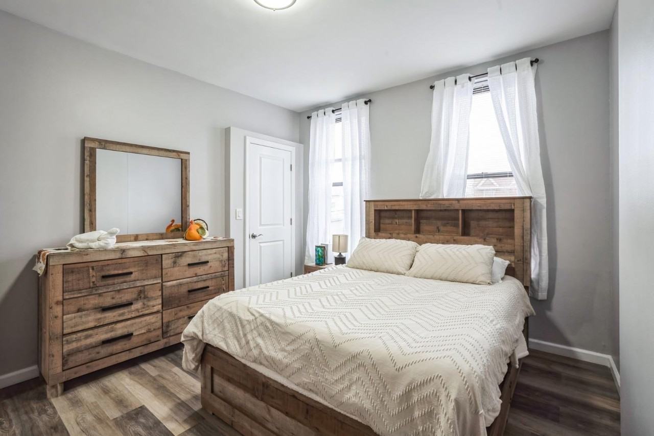 8862 Myrtle Ave - Photo 3 of 14