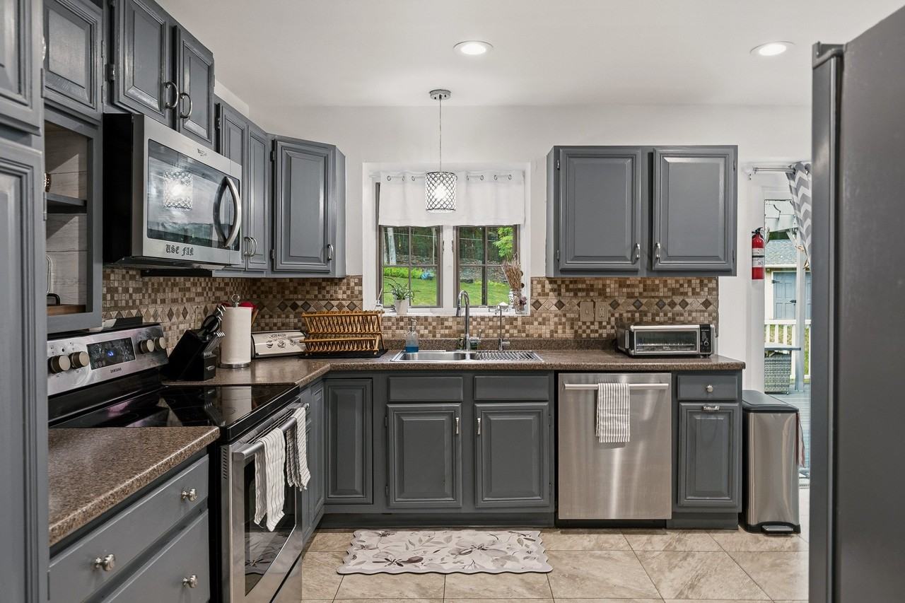 1530 Wooded Acres Dr - Photo 4 of 20