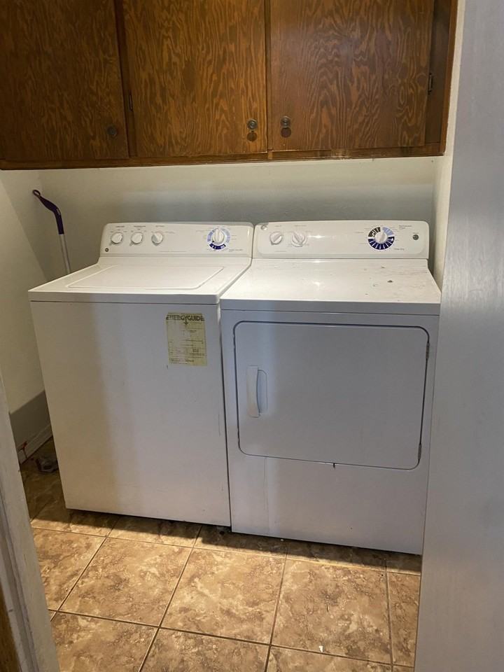 429 E Hillcrest Ln - Photo 4 of 20