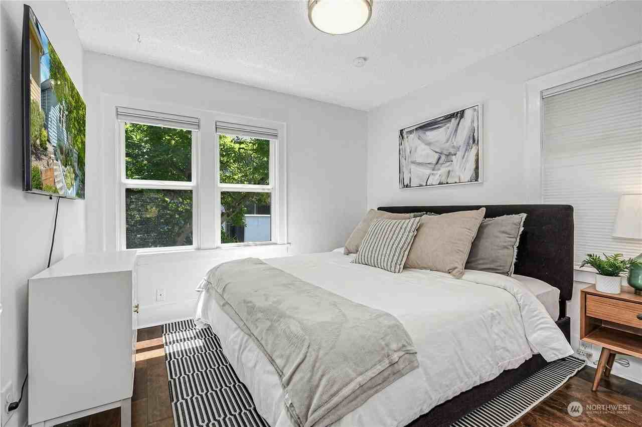 140 Ne 55th St - Photo 7 of 19