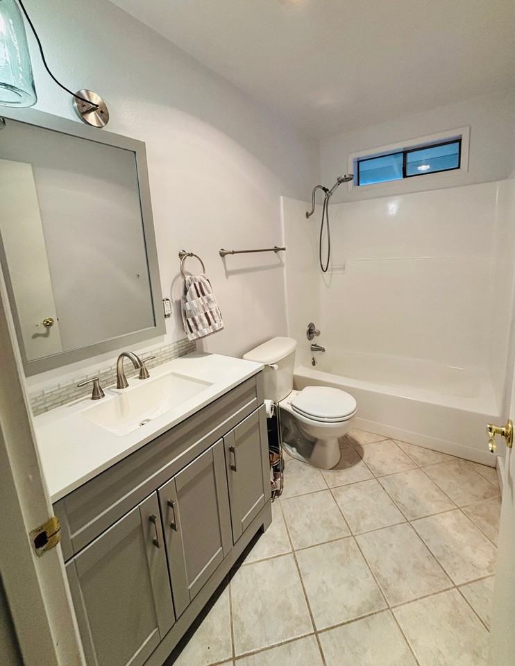 2950A Sw Beach Ave - Photo 4 of 9