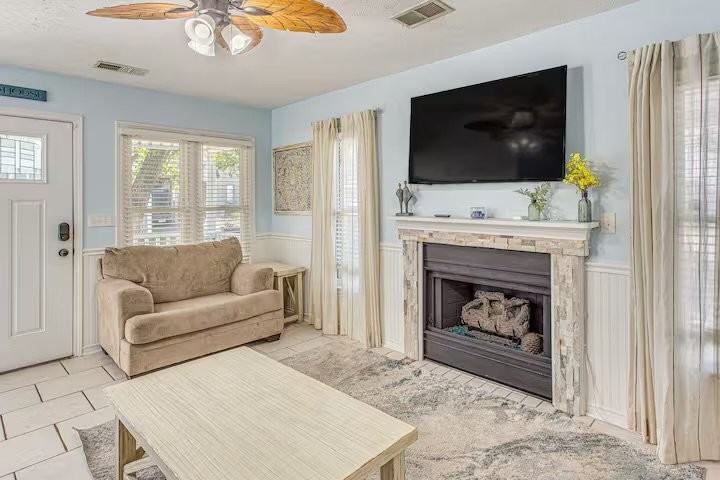 926 Tiffany Ln - Photo 3 of 20