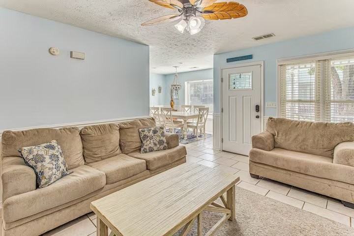 926 Tiffany Ln - Photo 4 of 20