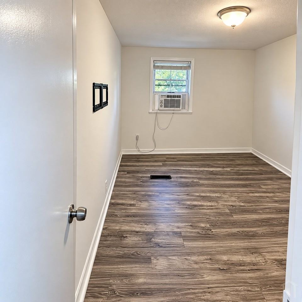 631 Byron Ave #2 - Photo 4 of 10