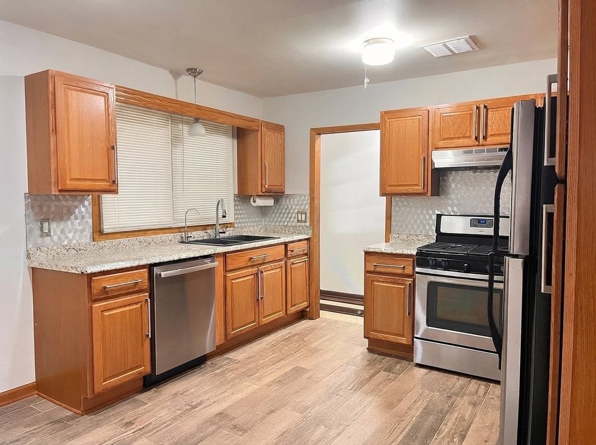 2802 Kingston Dr - Photo 3 of 17