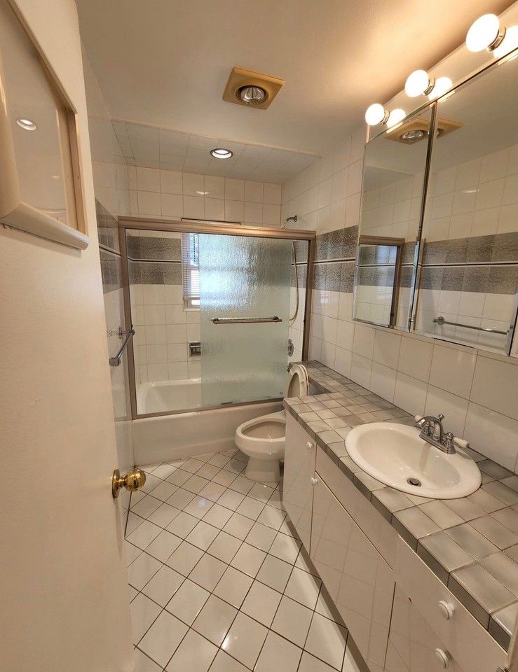26115 Bridgewater Ave - Photo 6 of 15