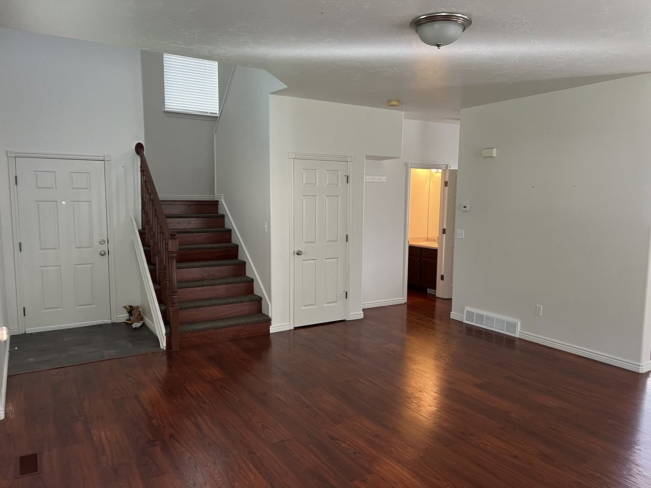1367 E St - Photo 3 of 8