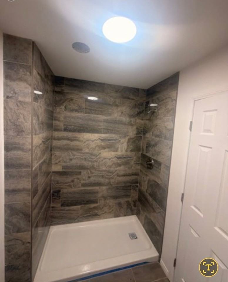 1220 Driftwood Dr - Photo 3 of 9