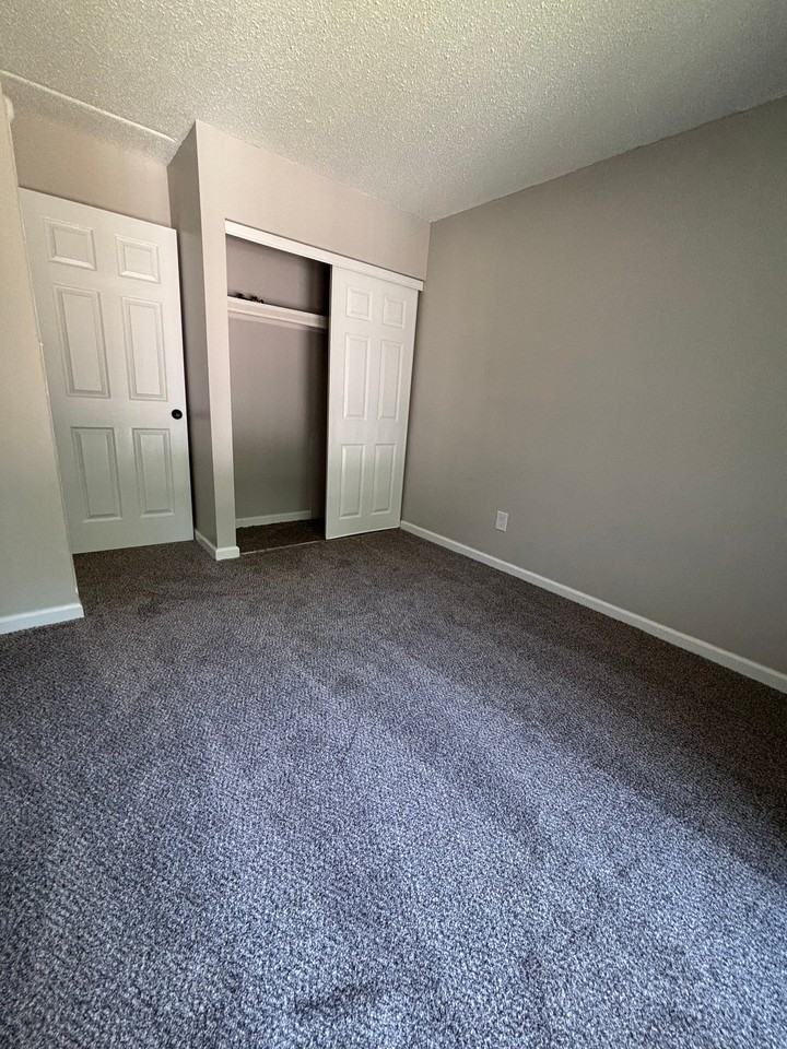 721 E Waterloo Rd - Photo 5 of 5
