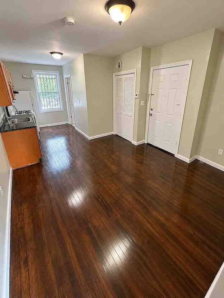 398 13th Ave #3 - Photo 2 of 4