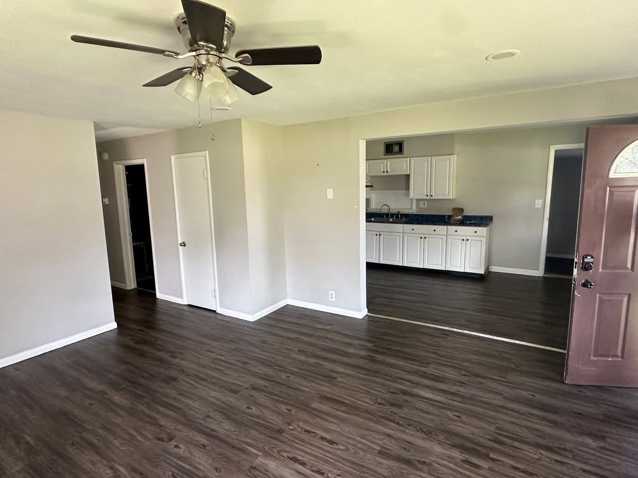 705 W Royerton Rd - Photo 4 of 10
