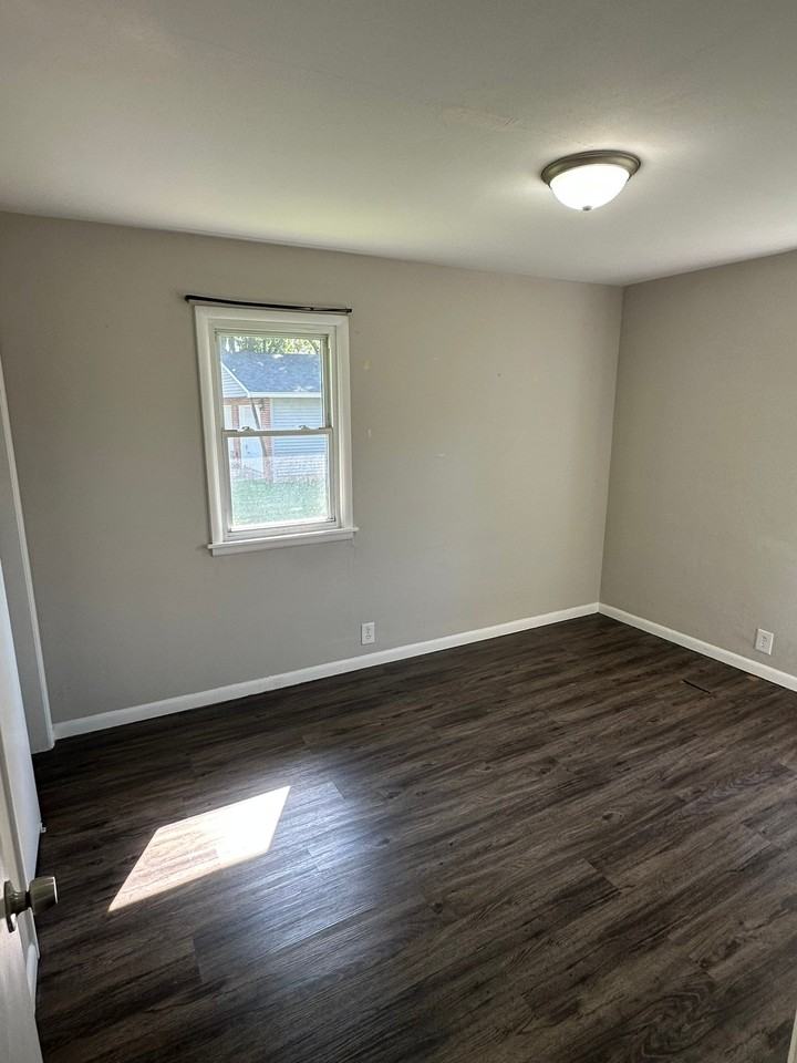 705 W Royerton Rd - Photo 6 of 10